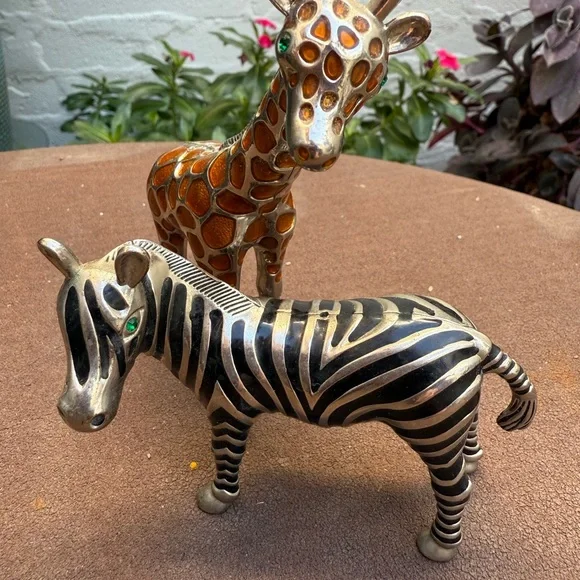 Godinger - Adorable Safari Giraffe and Zebra Salt/Pepper Shakers - Picture 6 of 7